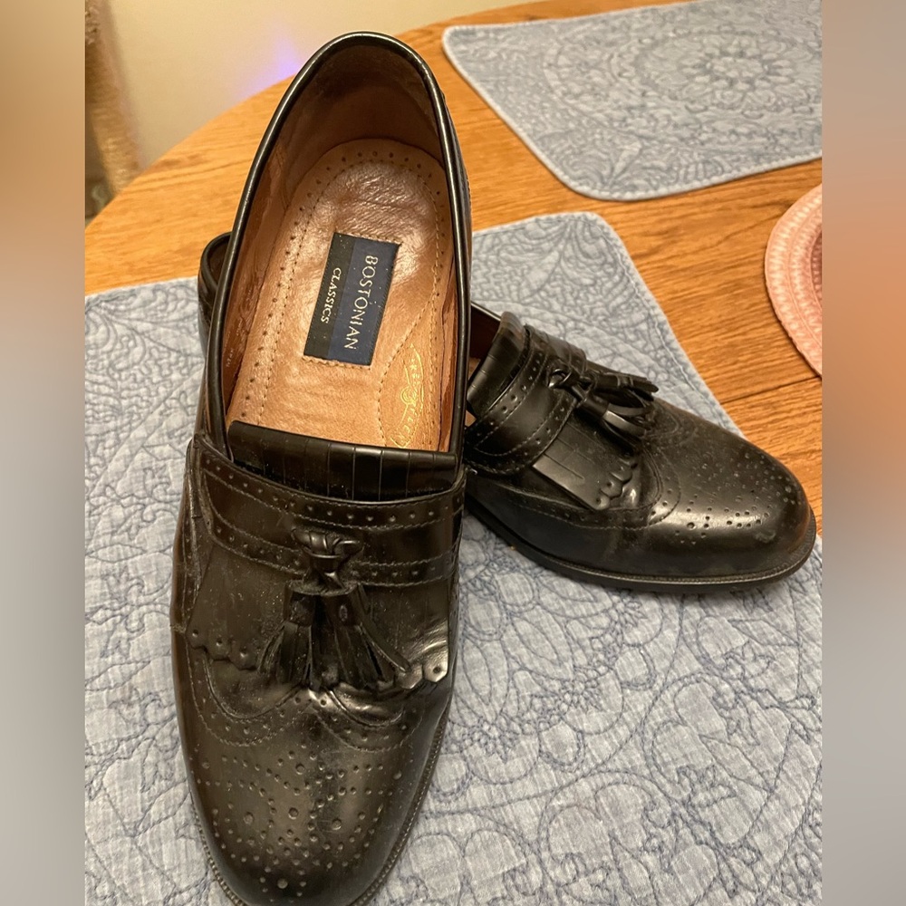 Bostonian Black Tassels men’s 8 med leather Shoe
